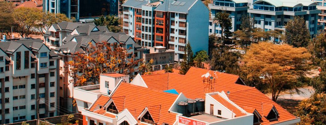 A professional moving truck and crew providing affordable relocation services in Syokimau.